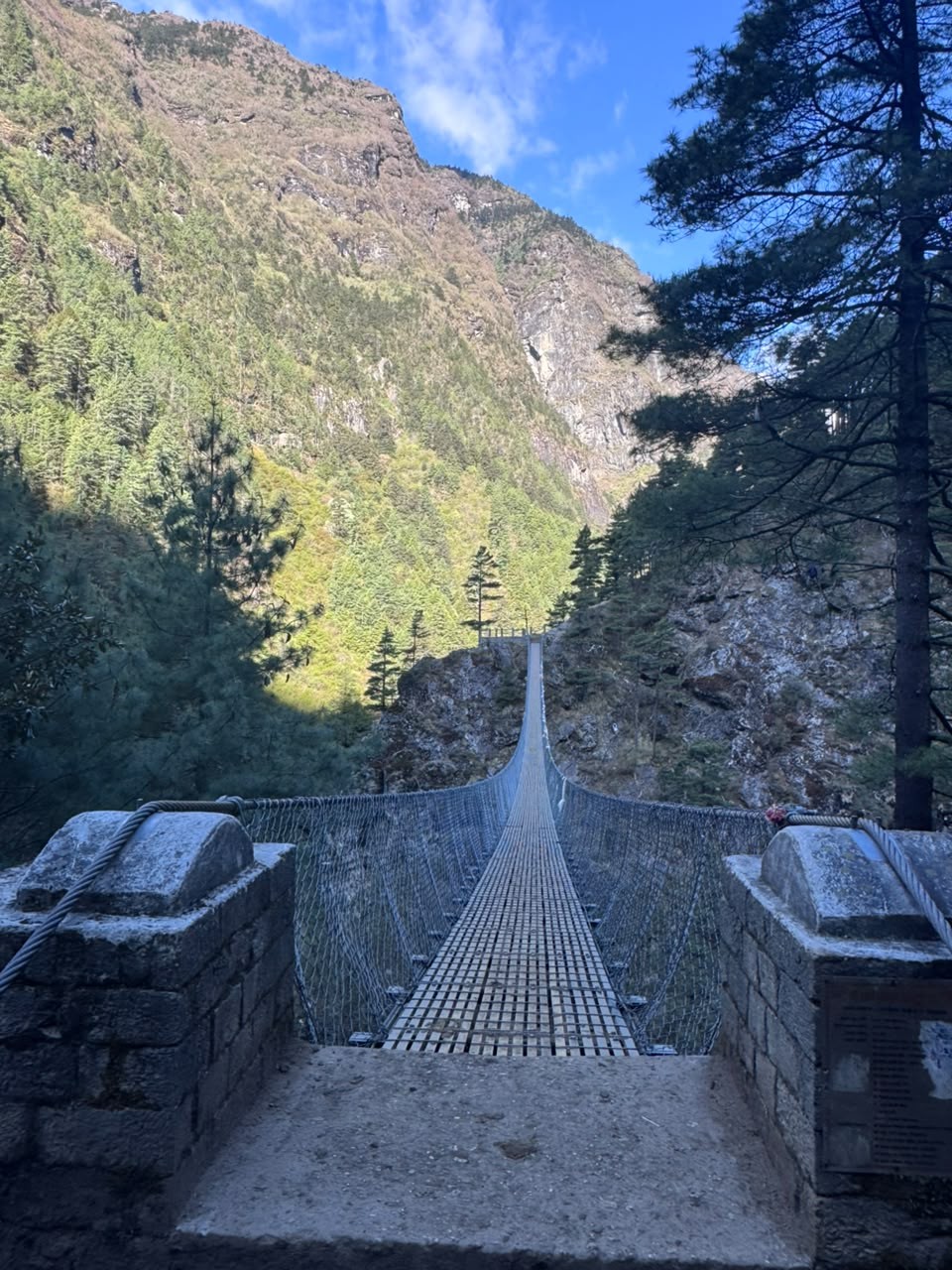 hillary bridge of Everest base camp